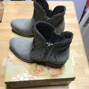 Women’s Very G Leah 2 BootsSize 7.5